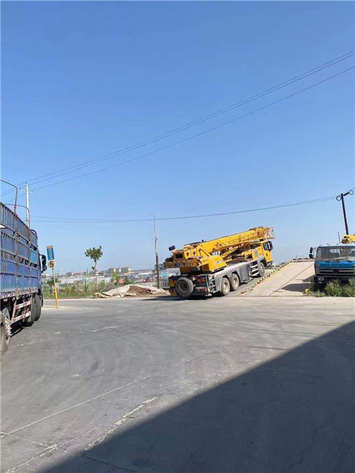 大安市25吨吊车的租赁价格大概是多少？