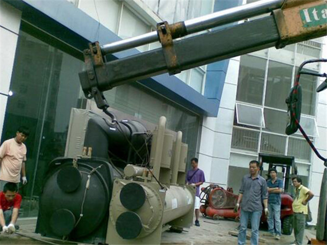 大安市随车吊和汽车吊的核心区别是什么？哪种更省钱？